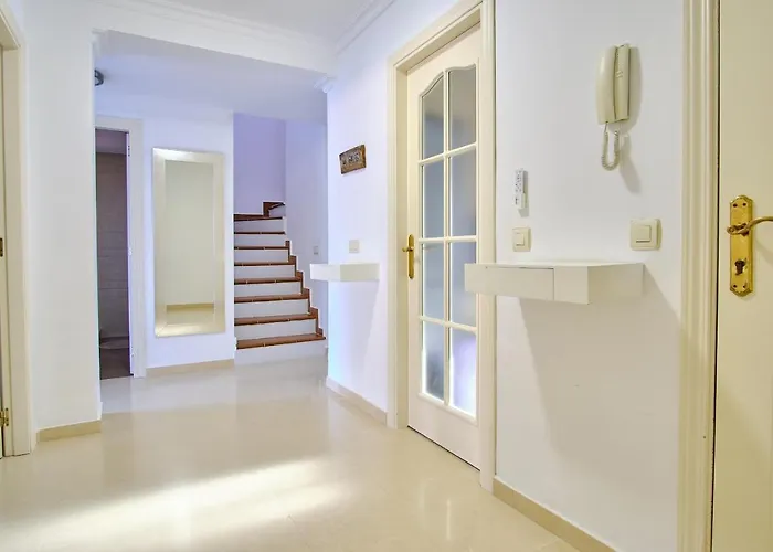 Beautiful Duplex Penthouse Near Puerto Banus *
